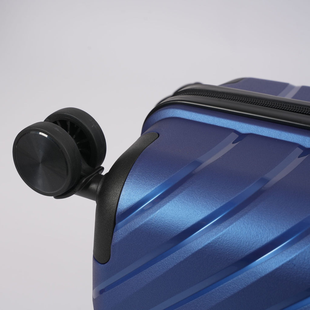 Blue Hardcase Roller Luggage Set (28', 24' and 20') Sole Premise