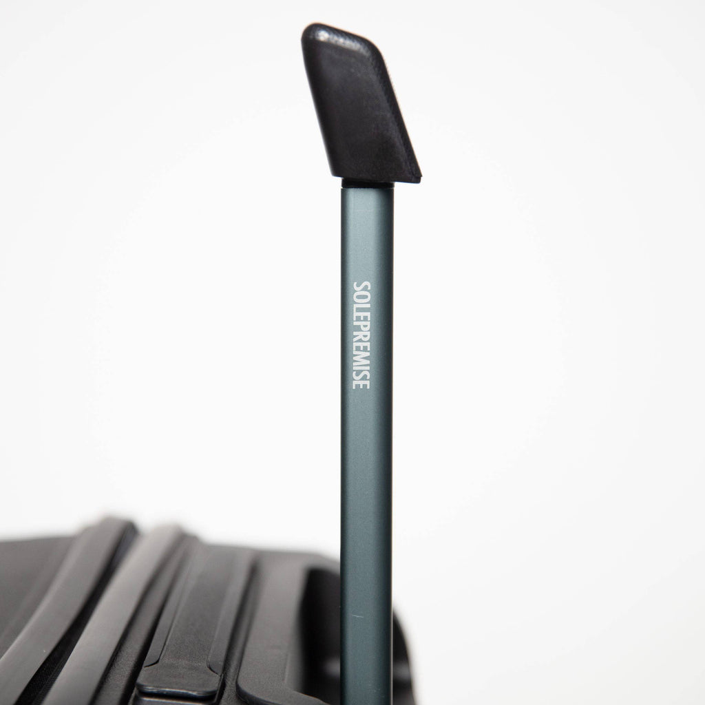 24-inch Black Hardcase Roller Luggage Sole Premise