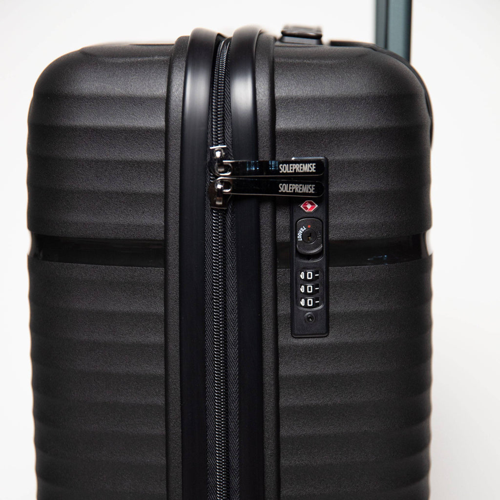 24-inch Black Hardcase Roller Luggage Sole Premise