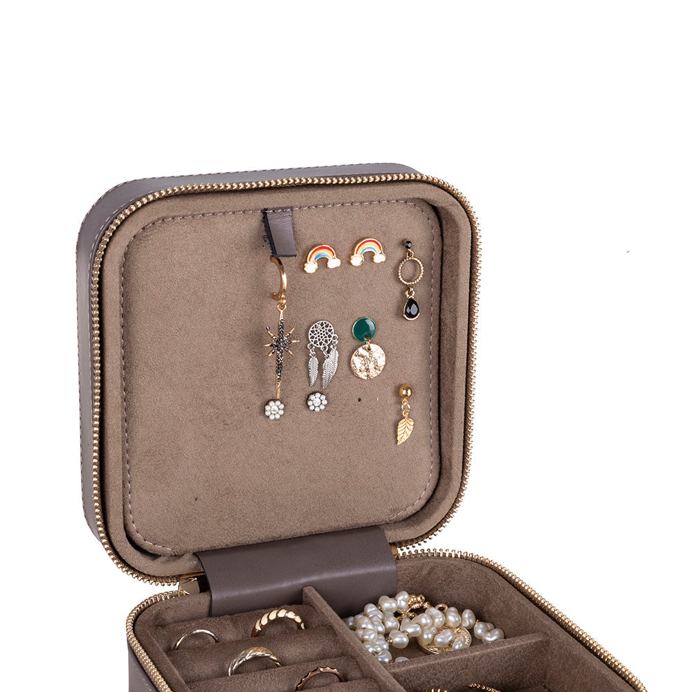 Amanda Leather Jewelry Box, Large - LuggageDesigners