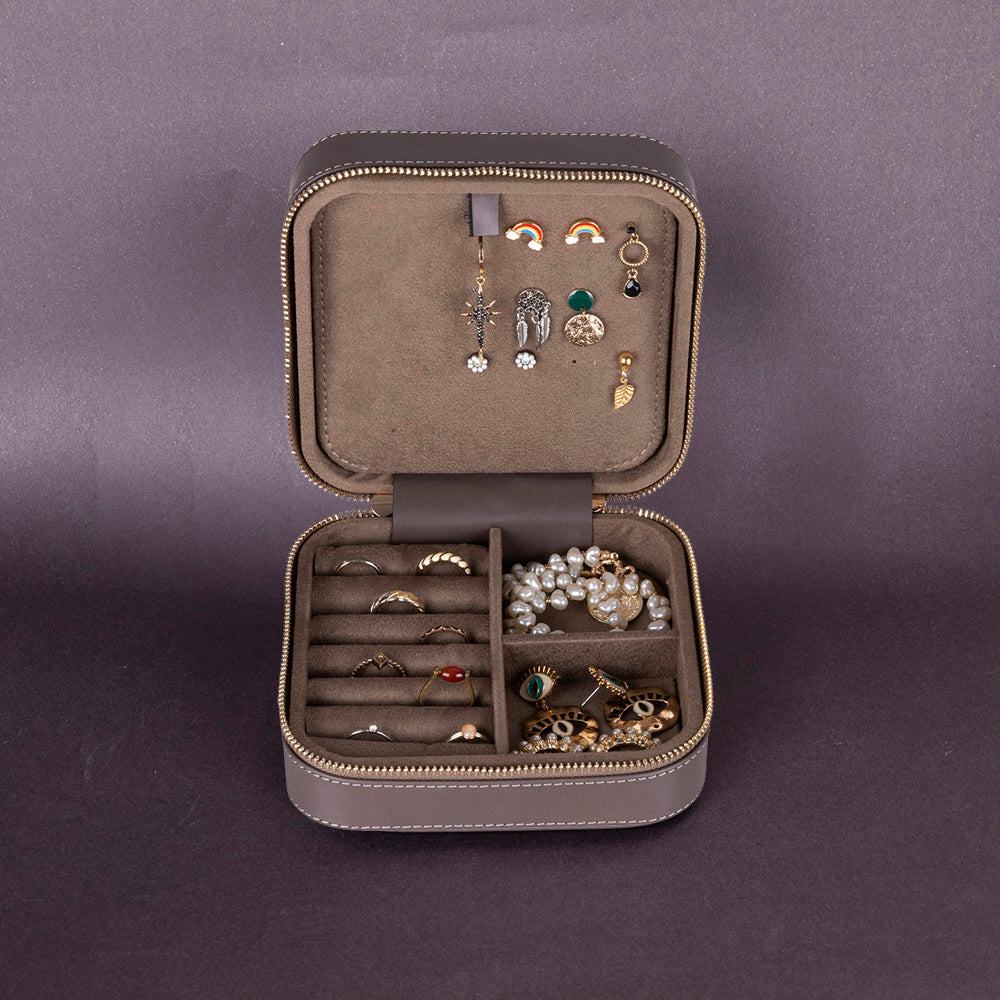 Amanda Leather Jewelry Box, Large - LuggageDesigners