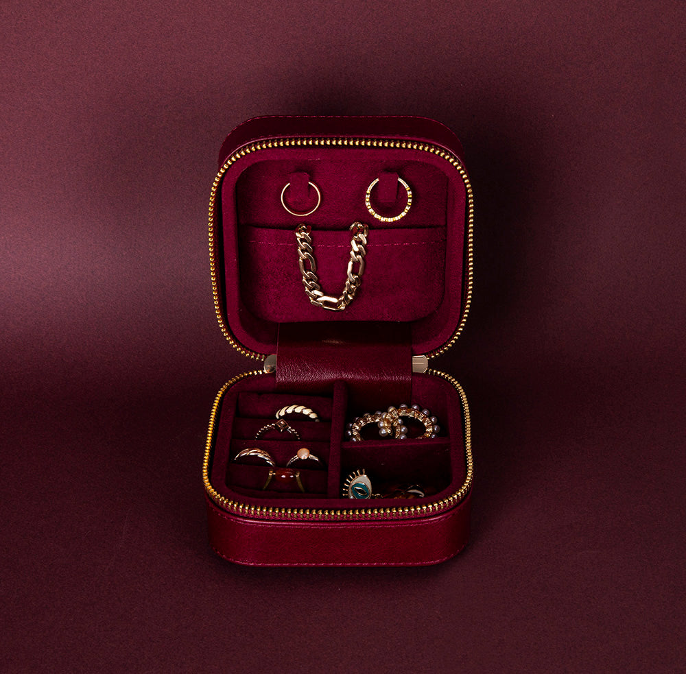 Amanda Leather Jewelry Box, Medium Mizuri Leather