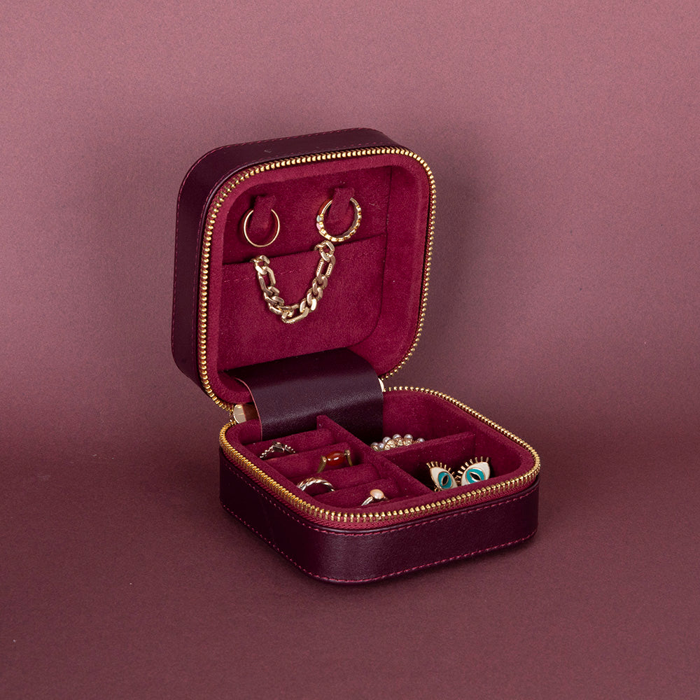 Amanda Leather Jewelry Box, Medium Mizuri Leather