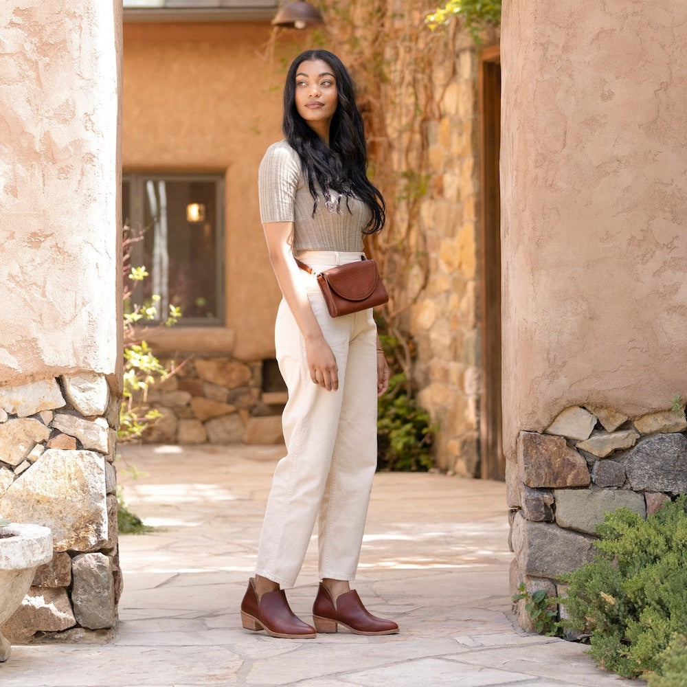 Nisolo Cleo Leather Convertible Crossbody Clutch Mission Mercantile Leather Goods