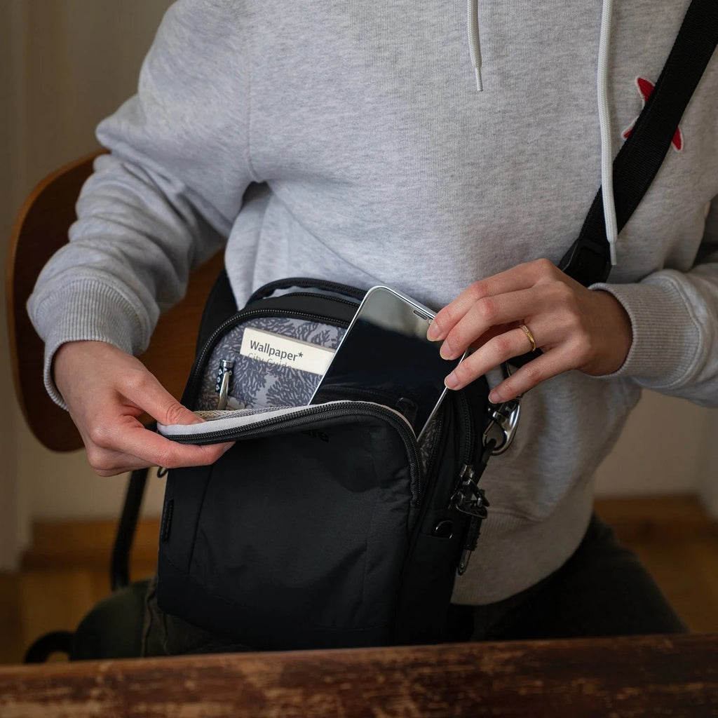 Pacsafe LS100 Anti Theft Crossbody Pacsafe